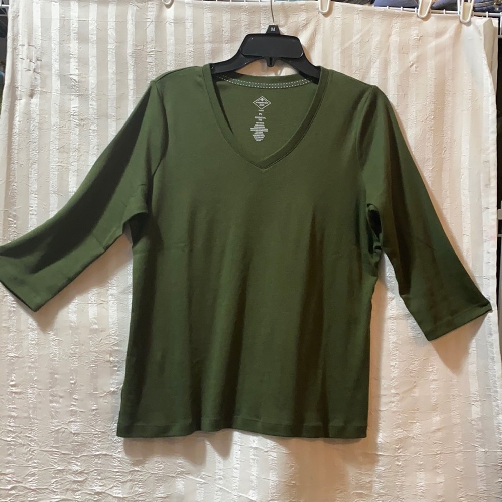 St. John’s Bay Essential Tee Size PL, V-Neck